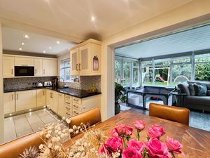Kitchen- click for photo gallery